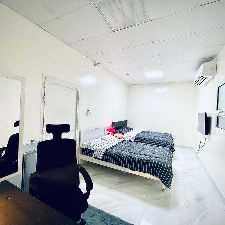 Private 2Bedroom Villa With T&B And Kitchenette Near Abu Dhabi International Airport Exterior foto